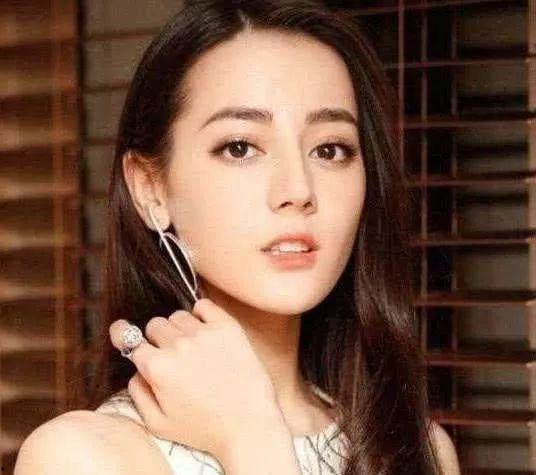 迪丽热巴中日韩人气视频,中日韩三国人气爆棚的美丽传奇